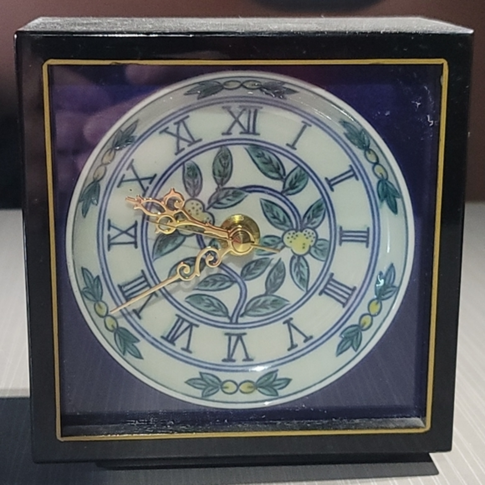 Oriental Tabletop/Desktop Clock 5"x5.25" Good‎ Condition